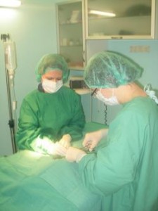 Intervention chirurgicale (Drs. Pelletier et Rouyet) 