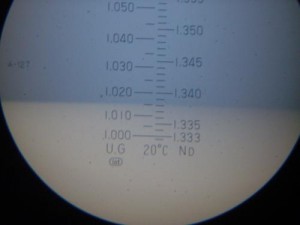 Réfractomètre (mesure de la densité urinaire en complément des bandelettes urinaires, de la microscopie du culot urinaire et du RPCU)